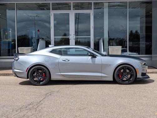 Sharkskin Metallic 2024 Chevrolet Camaro 1SS