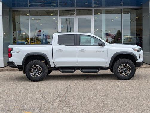 Summit White 2025 Chevrolet Colorado ZR2