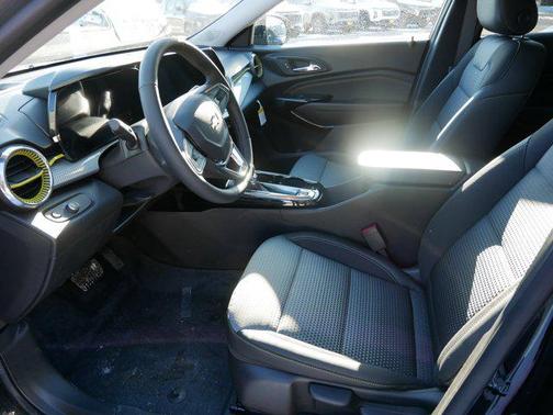 Mosaic Black Metallic 2026 Chevrolet Trax LT