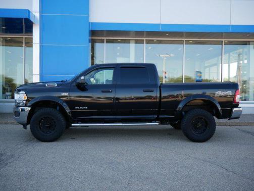 2020 RAM 2500 Tradesman Crew Cab 4X4 6'4' Box