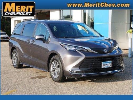 2022 Toyota Sienna XLE 7 Passenger