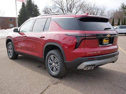 Radiant Red Tintcoat 2026 Chevrolet Traverse LT