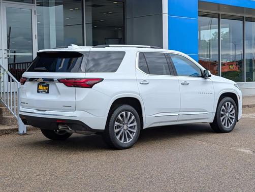 Summit White 2023 Chevrolet Traverse Premier
