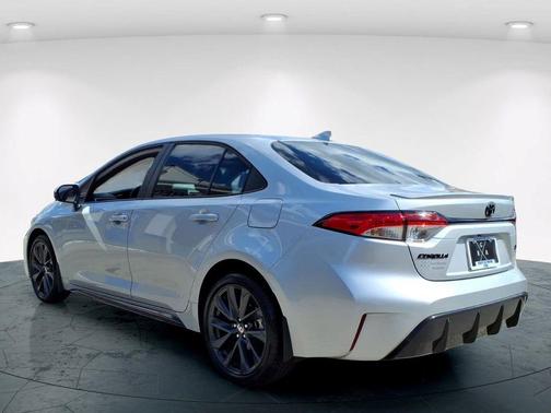 Classic Silver Metallic 2025 Toyota Corolla SE