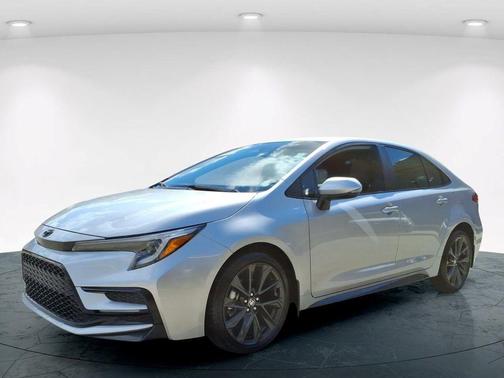 Classic Silver Metallic 2025 Toyota Corolla SE