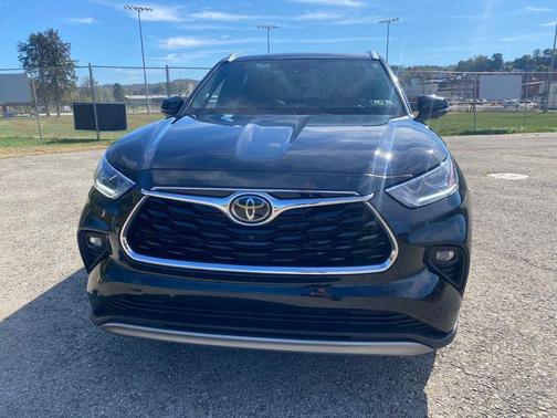 2025 Toyota Highlander Hybrid Platinum