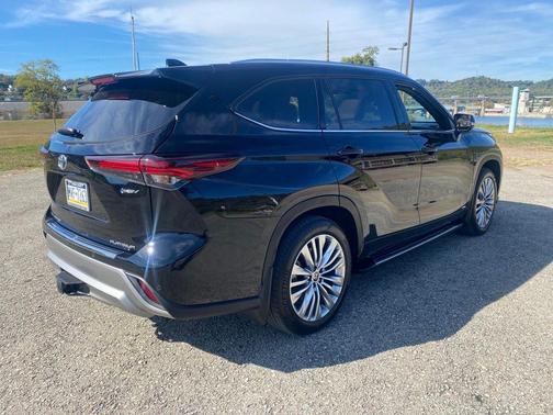 2025 Toyota Highlander Hybrid Platinum