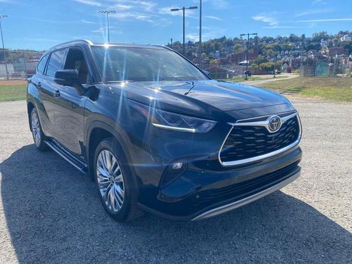 2025 Toyota Highlander Hybrid Platinum