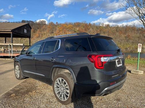 2023 GMC Acadia Denali