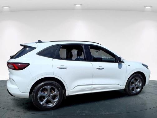 Oxford White 2023 Ford Escape ST-Line Select