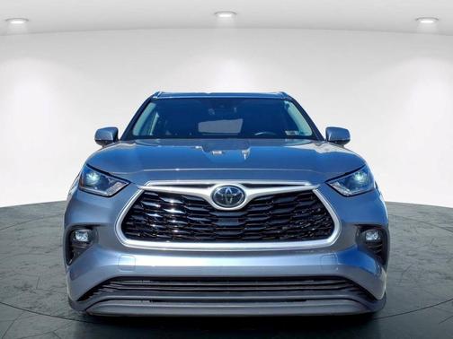 Moon Dust 2021 Toyota Highlander XLE