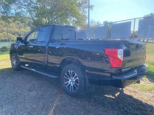 2017 Nissan Titan SV