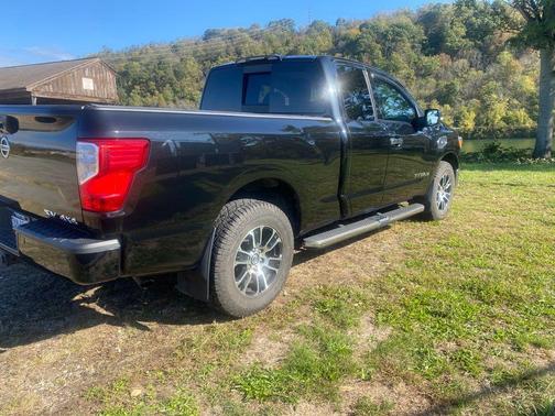 2017 Nissan Titan SV