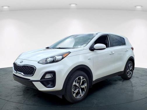 Snow White Pearl 2022 Kia Sportage LX