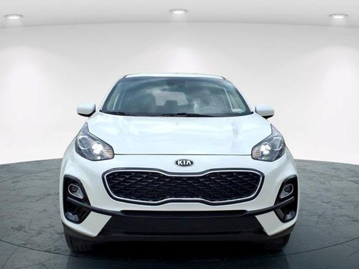 Snow White Pearl 2022 Kia Sportage LX