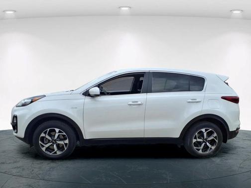 Snow White Pearl 2022 Kia Sportage LX