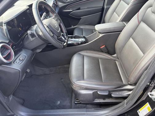 Mosaic Black Metallic 2025 Chevrolet Trax FWD 2RS
