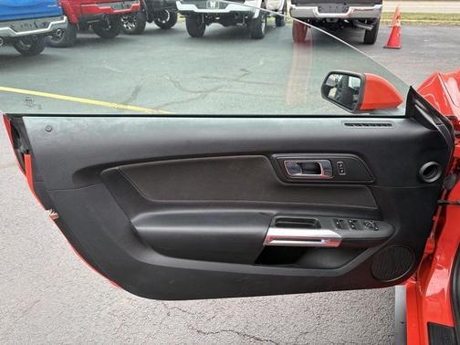 2016 Ford Mustang V6