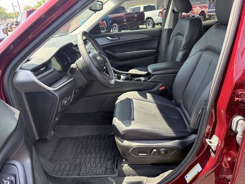 Velvet Red Pearlcoat 2023 Jeep Grand Cherokee L Laredo