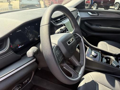 Velvet Red Pearlcoat 2023 Jeep Grand Cherokee L Laredo
