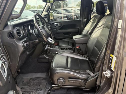 Granite Crystal Metallic Clearcoat 2020 Jeep Wrangler Unlimited Sahara