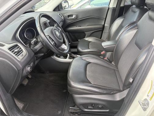 White Clearcoat 2018 Jeep Compass Latitude