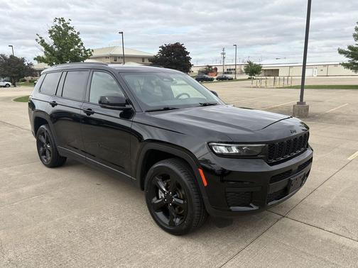 Diamond Black Crystal Pearlcoat 2023 Jeep Grand Cherokee L Altitude