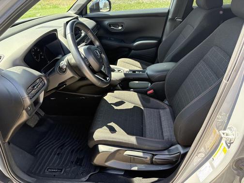 Urban Gray Pearl 2024 Honda HR-V AWD Sport