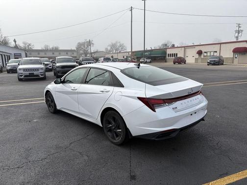 2022 Hyundai ELANTRA SEL
