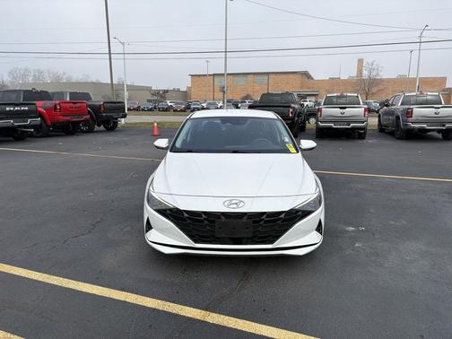2022 Hyundai ELANTRA SEL