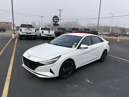 2022 Hyundai ELANTRA SEL