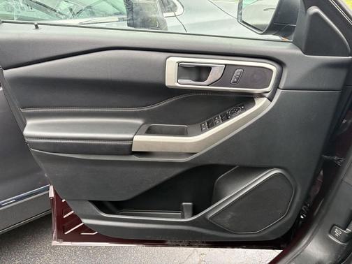 Jewel Red Metallic Tinted Clearcoat 2022 Ford Explorer XLT