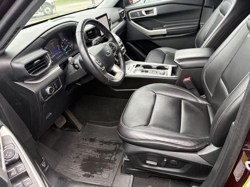 Jewel Red Metallic Tinted Clearcoat 2022 Ford Explorer XLT