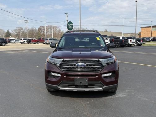 Jewel Red Metallic Tinted Clearcoat 2022 Ford Explorer XLT