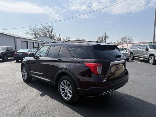 Jewel Red Metallic Tinted Clearcoat 2022 Ford Explorer XLT