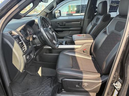 Diamond Black Crystal Pearlcoat 2022 RAM 1500 Big Horn/Lone Star
