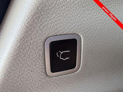 Brilliant Black Crystal Pearlcoat 2019 Chrysler Pacifica Touring L