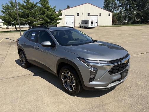 Sterling Gray Metallic 2025 Chevrolet Trax LT