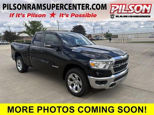 Diamond Black Crystal Pearlcoat 2022 RAM 1500 Big Horn/Lone Star