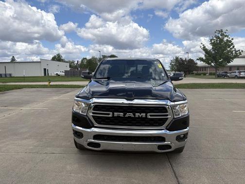 Diamond Black Crystal Pearlcoat 2022 RAM 1500 Big Horn/Lone Star