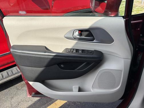 2018 Chrysler Pacifica Hybrid Touring Plus