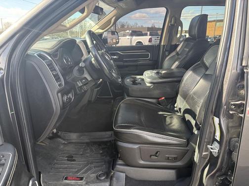 2022 RAM 2500 Laramie Crew Cab 4x4 6'4' Box