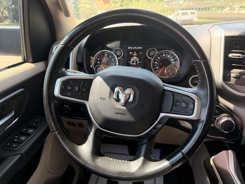 Diamond Black Crystal Pearlcoat 2020 RAM 1500 Big Horn/Lone Star