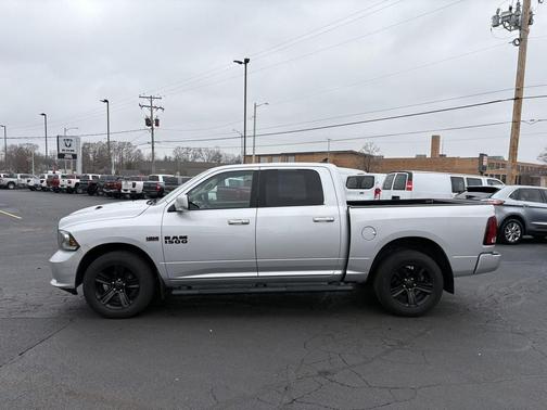 2017 RAM 1500 Night Crew Cab 4x4 5'7' Box