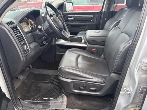 2017 RAM 1500 Night Crew Cab 4x4 5'7' Box