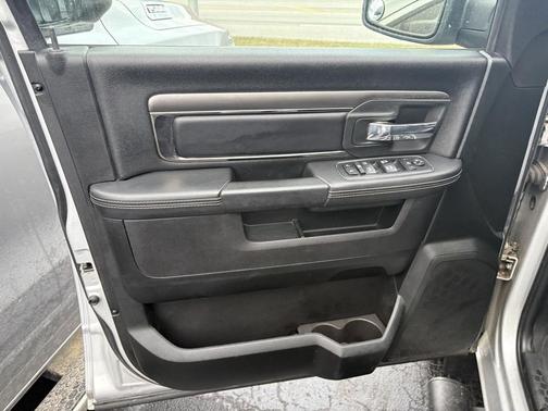 2017 RAM 1500 Night Crew Cab 4x4 5'7' Box