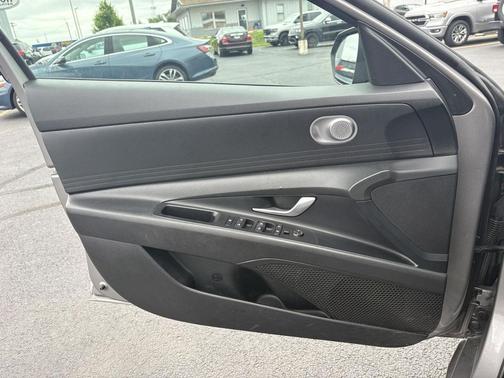 Fluid Metal 2022 Hyundai ELANTRA SEL