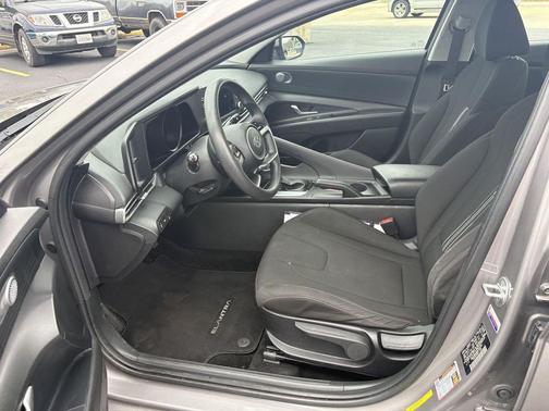 Fluid Metal 2022 Hyundai ELANTRA SEL