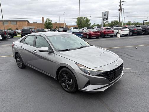 Fluid Metal 2022 Hyundai ELANTRA SEL