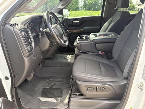 Summit White 2019 Chevrolet Silverado 1500 RST